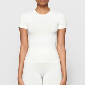 SKIMS Soft Smoothing Seamless T-Shirt XS Ivory